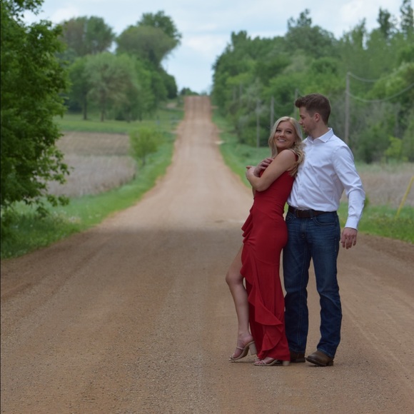 RED PROM DRESS!! - Picture 3 of 5